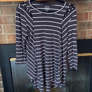 Maurice’s tunic with shoulder details